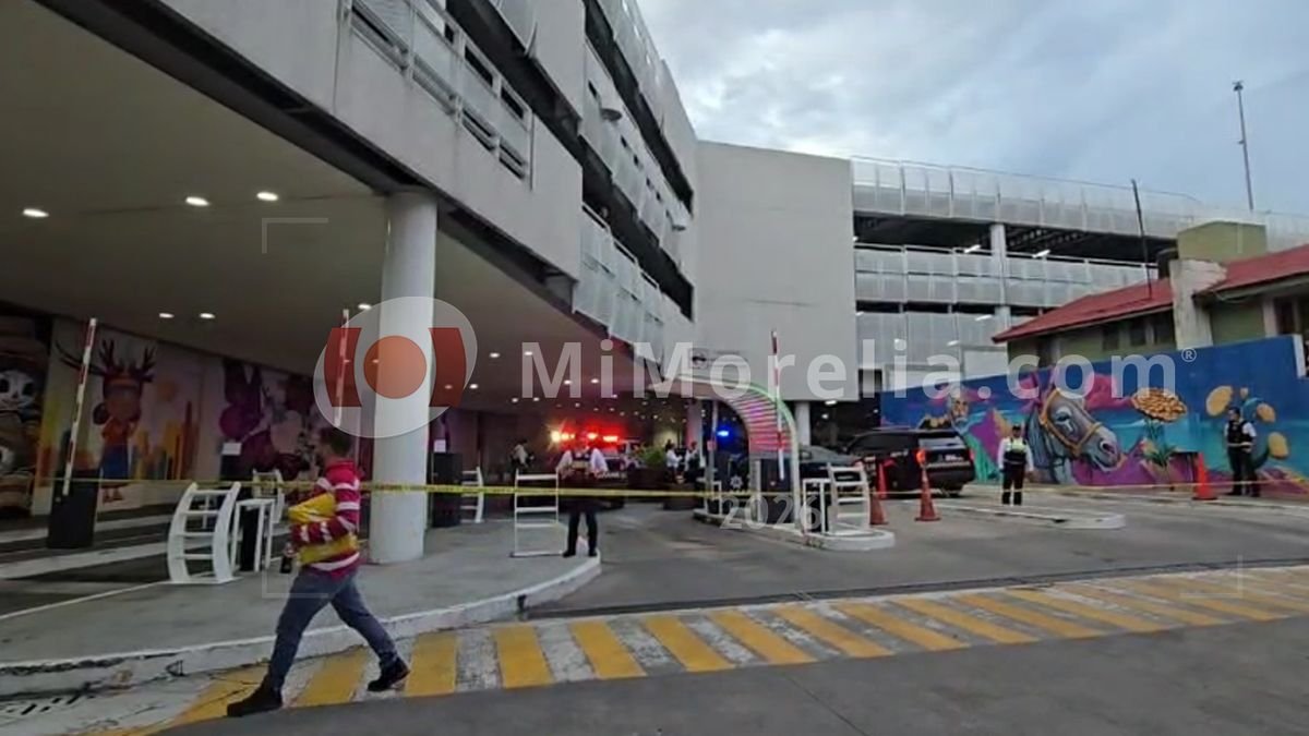 Joven muere tras caer del último nivel en Las Américas, Morelia; no saben quién es