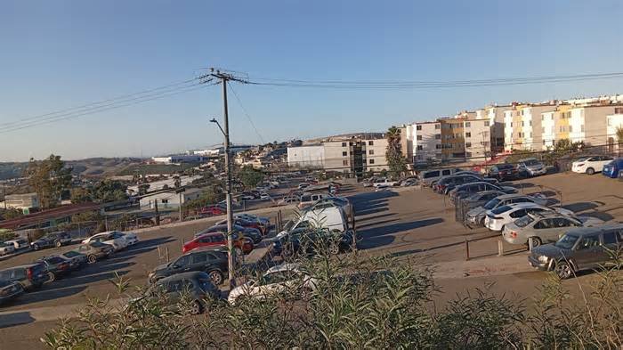 Denuncian dos semanas sin agua y cortes de luz en Paseos del Pacífico 3 en Tijuana