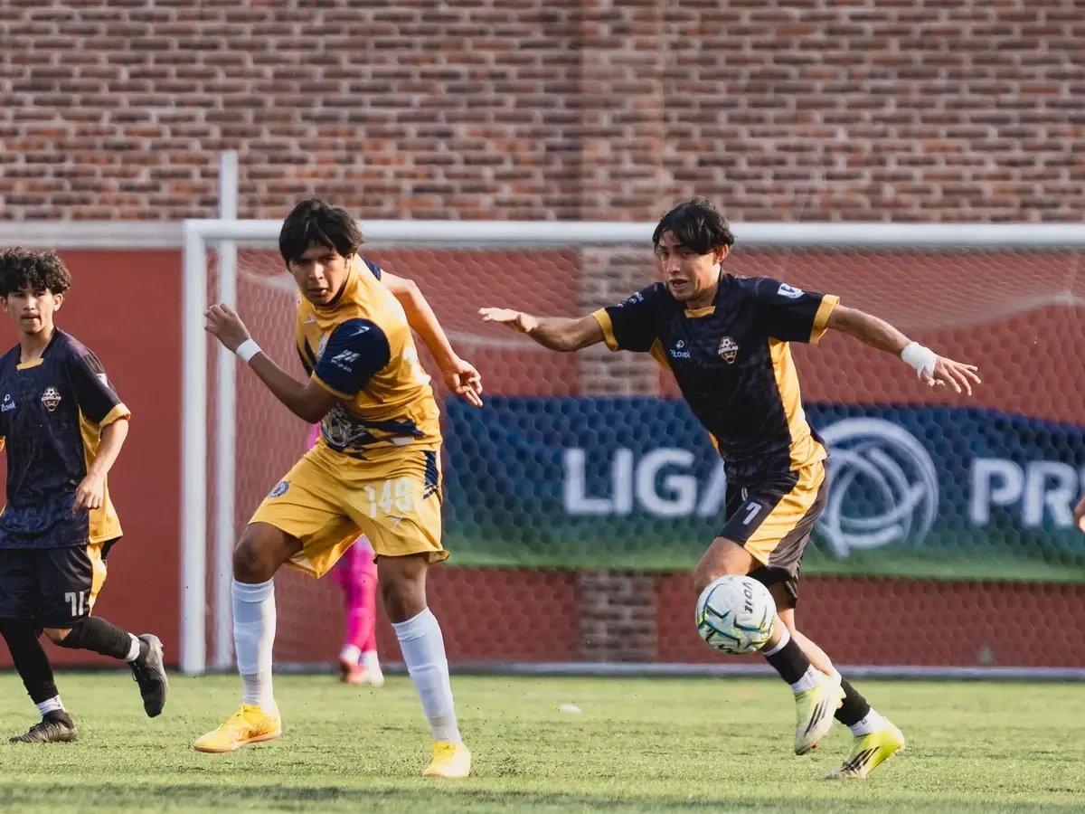 Atlético Morelia vence 2-1 a Gorilas y se afianza como líder