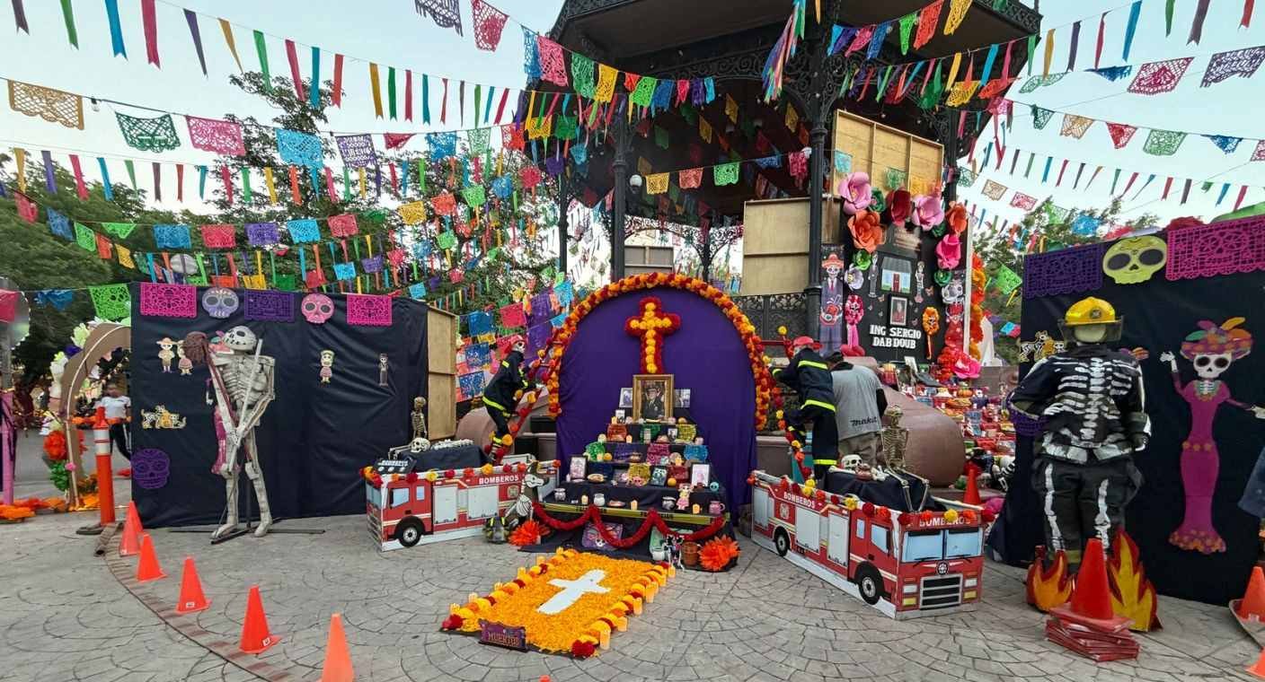 Realizan muestra de altares de muertos en homenaje al cantante y actor Luis Aguilar, en Hermosillo