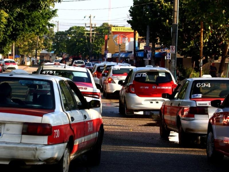 Veracruz activa operativos contra taxis clonados en tres municipios
