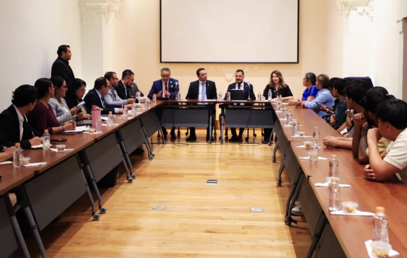 Gobierno de Guanajuato entabla diálogo y atiende a estudiantes de la UG tras agresión policial