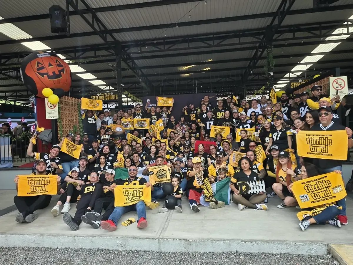 Más de 300 aficionados celebran triunfo de Steelers en Morelia