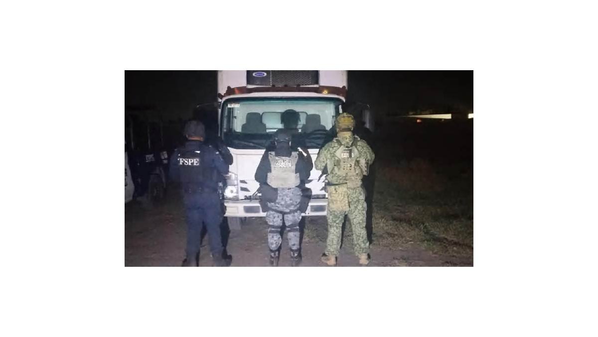 Decomisan vehículo con aproximadamente 2 mil litros de hidrocarburo en colonia Palo Blanco en Salamanca