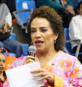 Adriana Meza participa en el 10.º Congreso de CEFIM en San Juan del Río