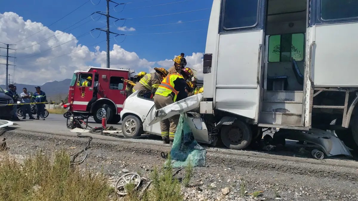 Conductor queda prensado tras accidente en la carretera Zacatecas de Saltillo