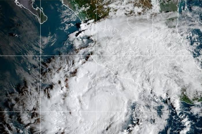 Dos huracanes provocarán lluvias torrenciales en Guerrero, Michoacán, Colima, Jalisco y el Valle de México este fin de semana, según el SMN