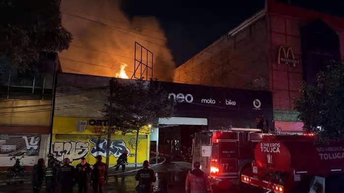 Ricardo Moreno agradece apoyo para controlar incendio en el centro de Toluca