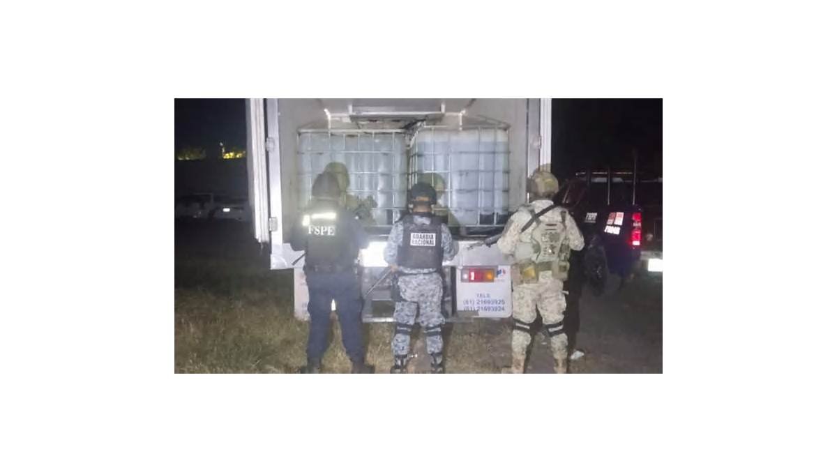 Aseguran alrededor de 2 mil de litros de hidrocarburo al interior de un vehículo robado en Salamanca