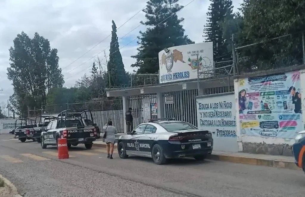 USEBEQ atiende posible intoxicación de alumna en San Juan del Río