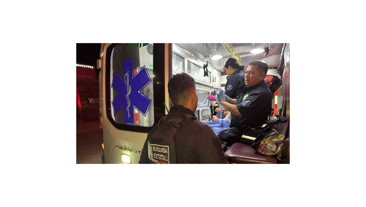 Elementos de la Policía de Jalisco auxilian a mujer a dar a luz en la carretera Guadalajara-Chapala