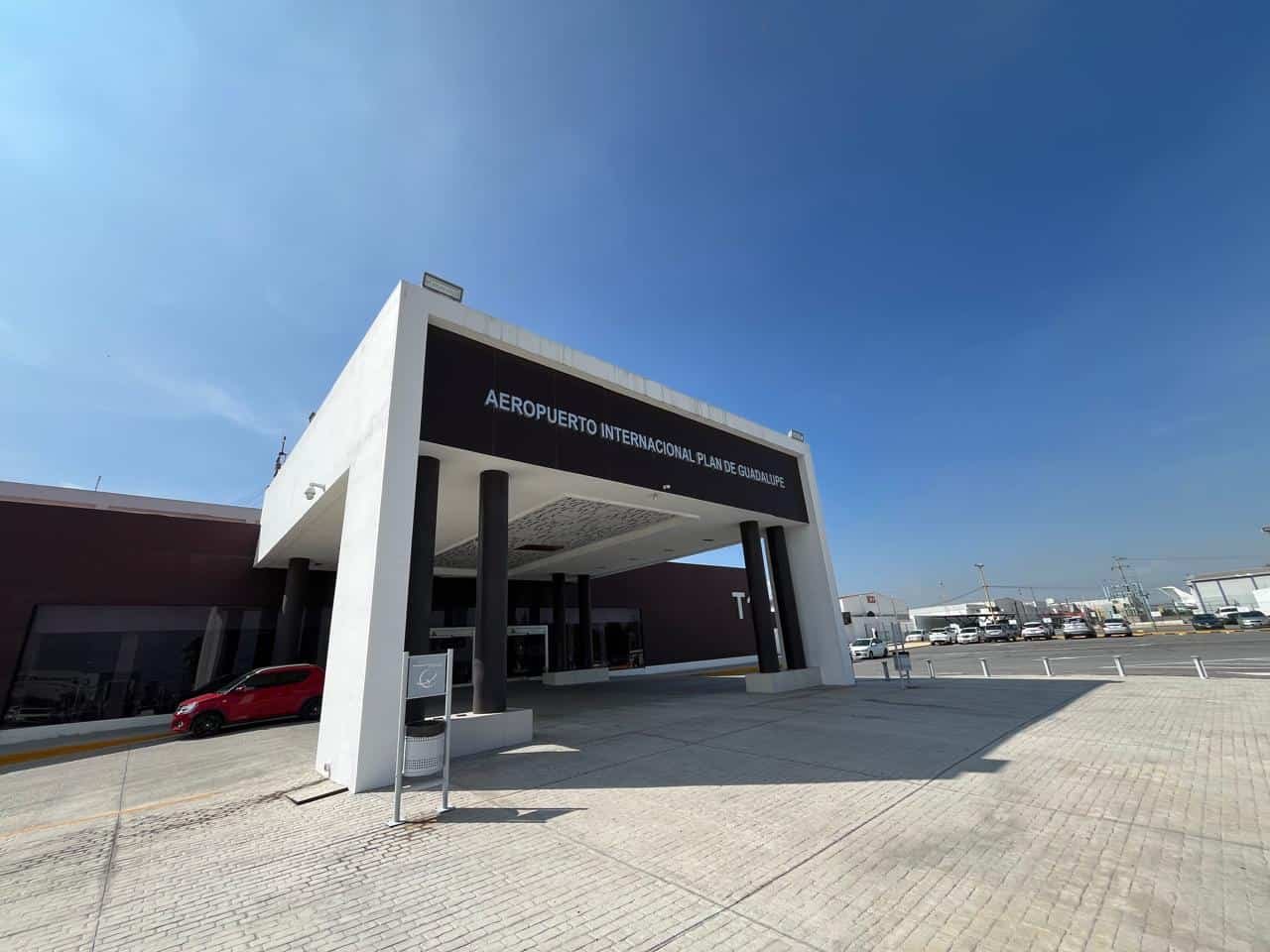 Javier Díaz González anuncia vuelos de Aeroméxico desde Saltillo