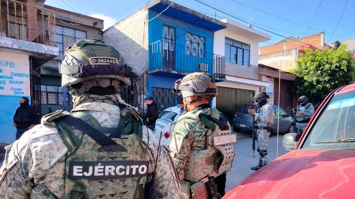 Cae "El Chepe" y dos mujeres en Morelia; FGE asegura presunta droga y celulares