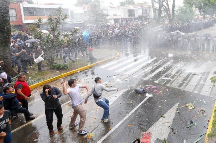 Familiares de detenidos tras represión en Guadalajara piden garantías y denuncian falta de información