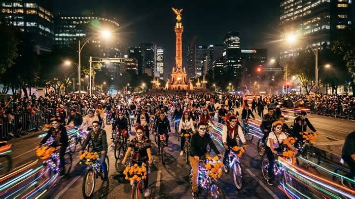 Paseo nocturno del Día de Muertos en CDMX: ruta, horarios y servicios gratuitos para ciclistas