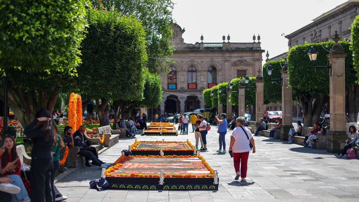 ¡Morelia se viste de Día de Muertos! Cempasúchil, altares y tapetes llenan de color la ciudad