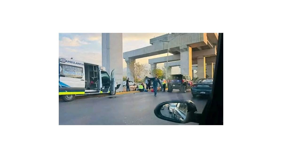 Joven parmédica muere tras choque de ambulancia contra un muro del Metro de Monterrey