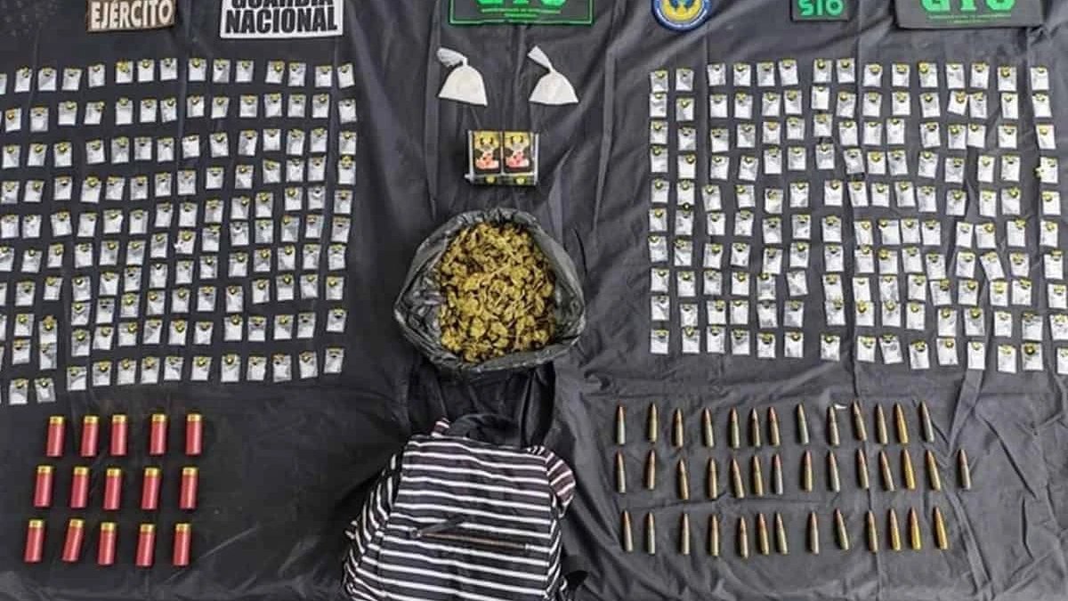 Cateo en Valle de Santiago deja dos detenidos y 302 bolsas de presunto cristal aseguradas