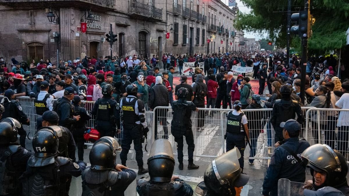Marchas sin violencia, pide Segob a estudiantes de Cherán tras daños en Morelia