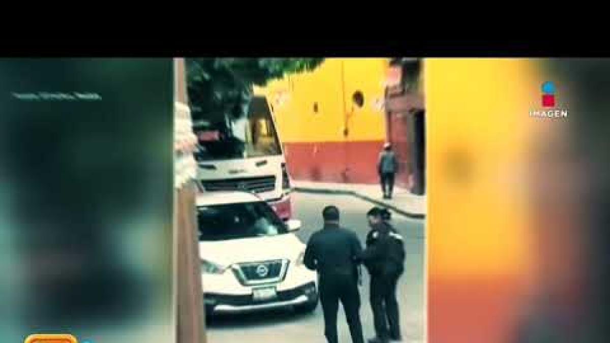 Conductora embiste a policía de tránsito para evitar una multa en San Miguel de Allende