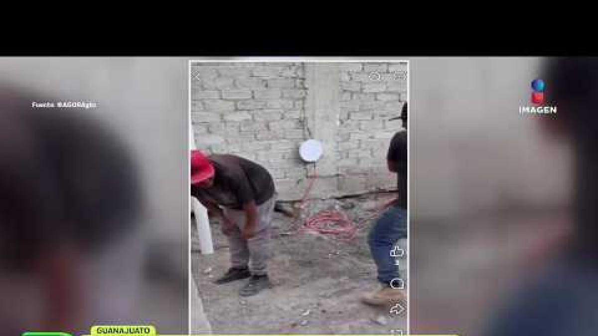 Alcalde de Juventino Rosas, Guanajuato, castiga a albañiles con tablazos por acoso