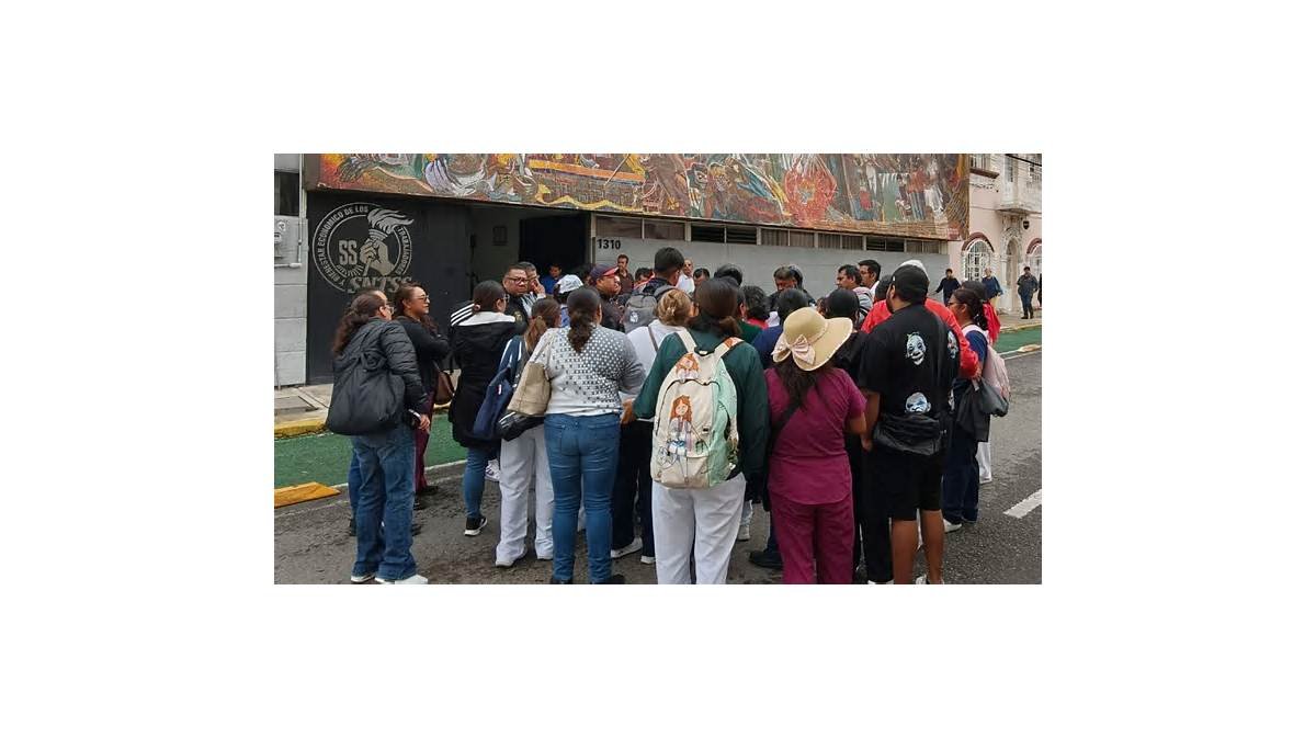 Habría paro en el IMSS de Puebla; trabajadores rechazan el aumento salarial 2026
