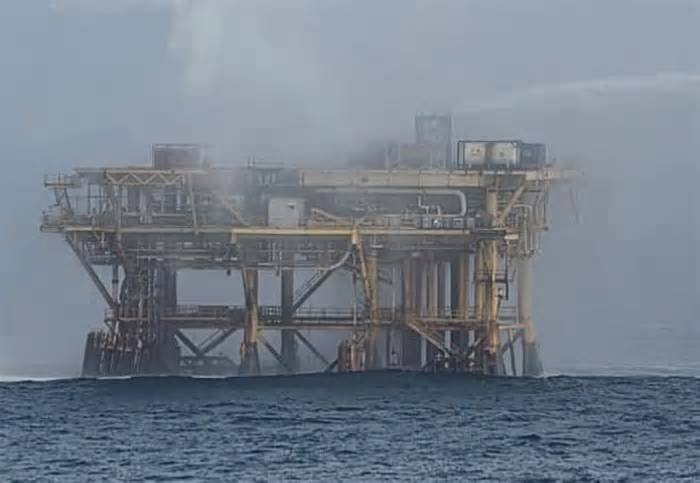 Pemex confirma incendio en plataforma Abkatún-H de Campeche