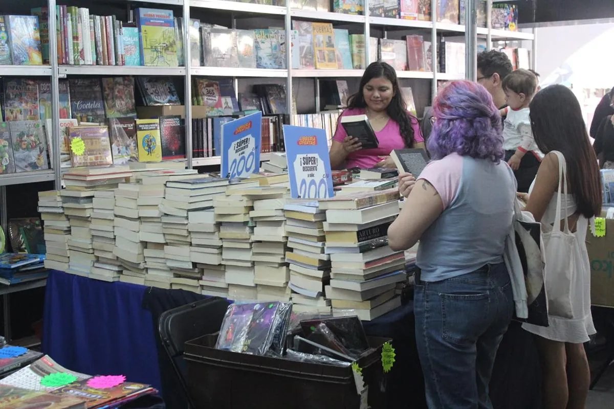 Cartelera Cultural Morelia: Continúa en el Centro Histórico la Feria del Libro, con actividades y precios accesibles