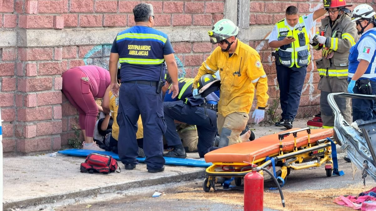 Accidente en la Morelia-Pátzcuaro deja dos personas lesionadas; PC atiende emergencia