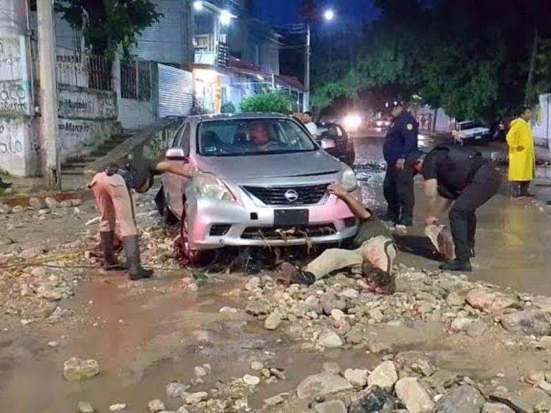 Corrientes de agua ponen en riesgo a la ciudadanía en Tuxtla Gutiérrez
