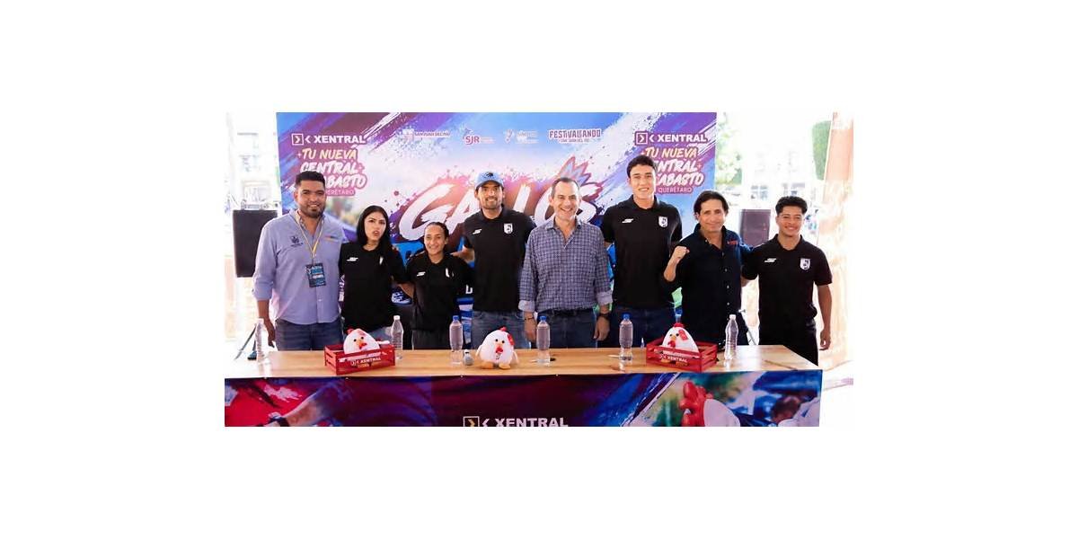Gallos Blancos firman autógrafos en San Juan del Río