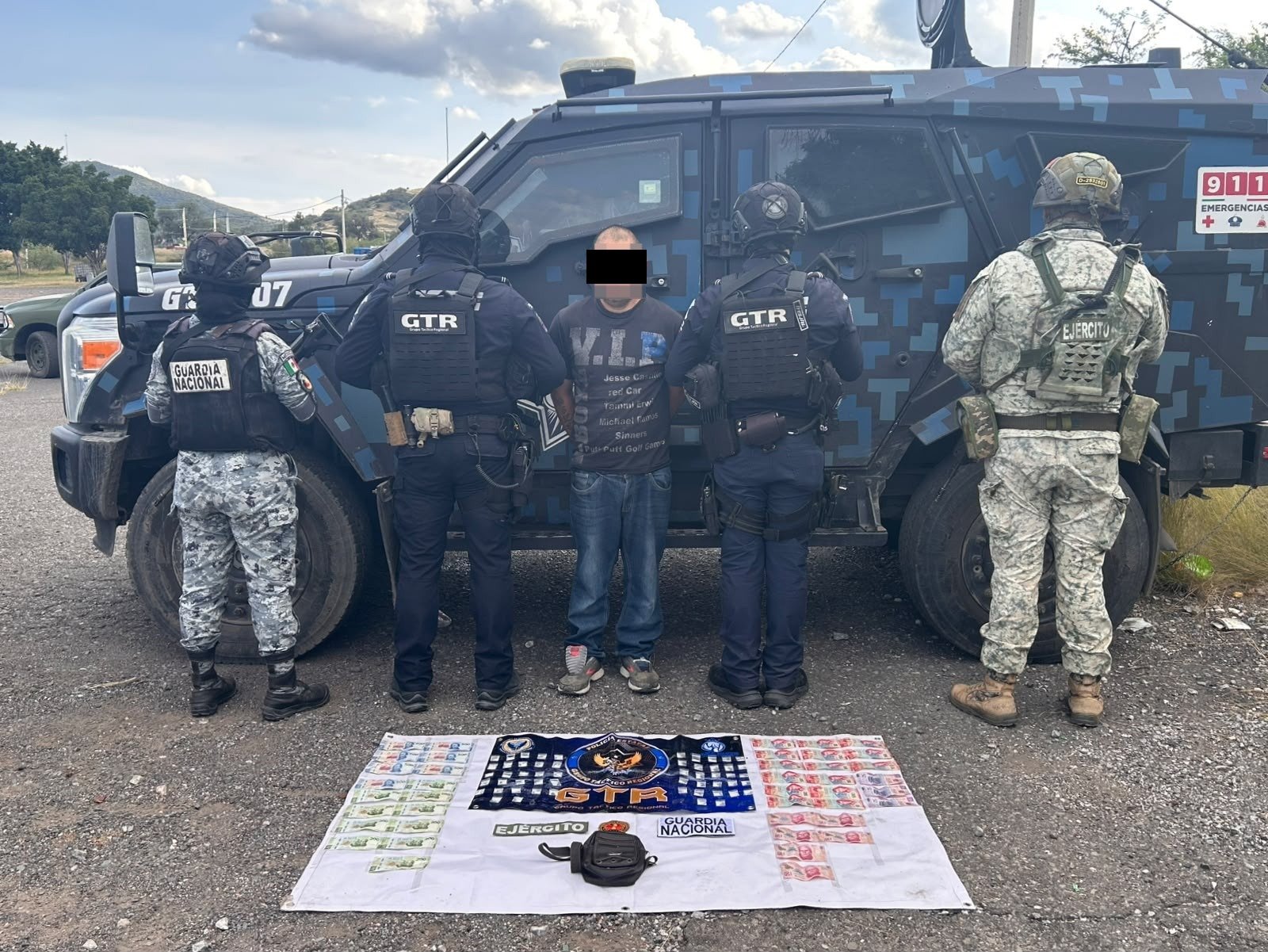 Detienen a 2 con droga y arma en Valle de Santiago