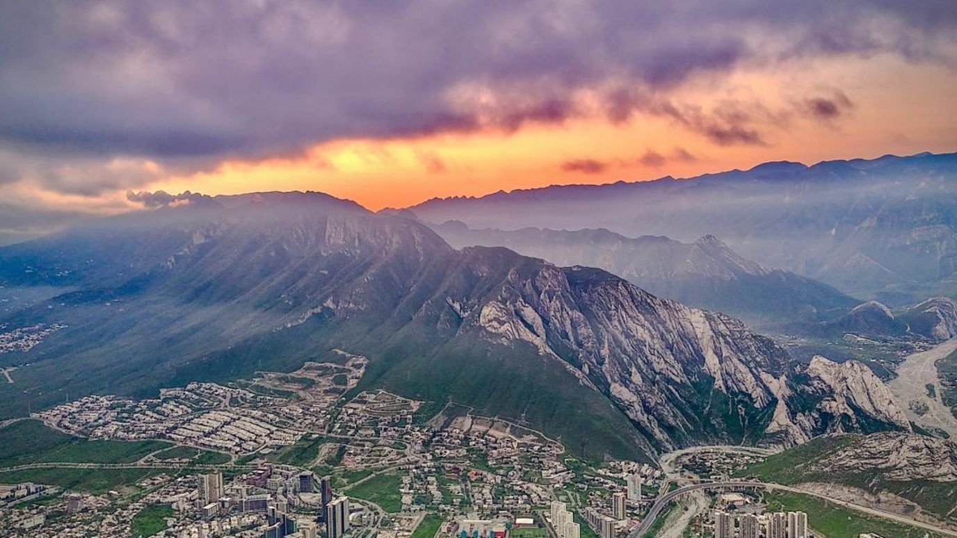 Clima en Nuevo León: Cielo Nublado y Temperaturas en Aumento