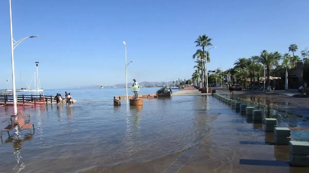 Registran marea alta en La Paz