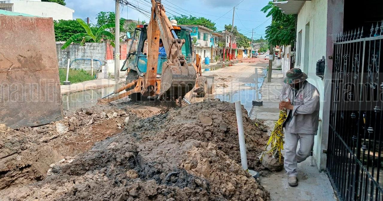 COMAPA Sur repone línea general de drenaje en la colonia México de Tampico