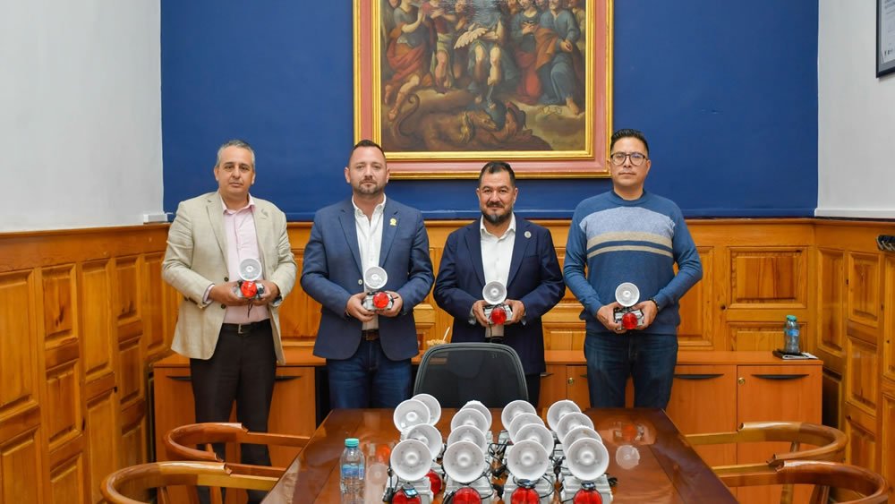 Policía de Guanajuato entrega alarmas de seguridad a UG