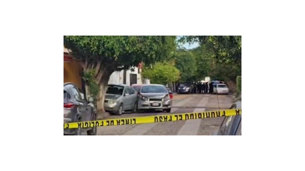 Hombre muere tras ataque a balazos y choque múltiple en la colonia Álamos, en Celaya