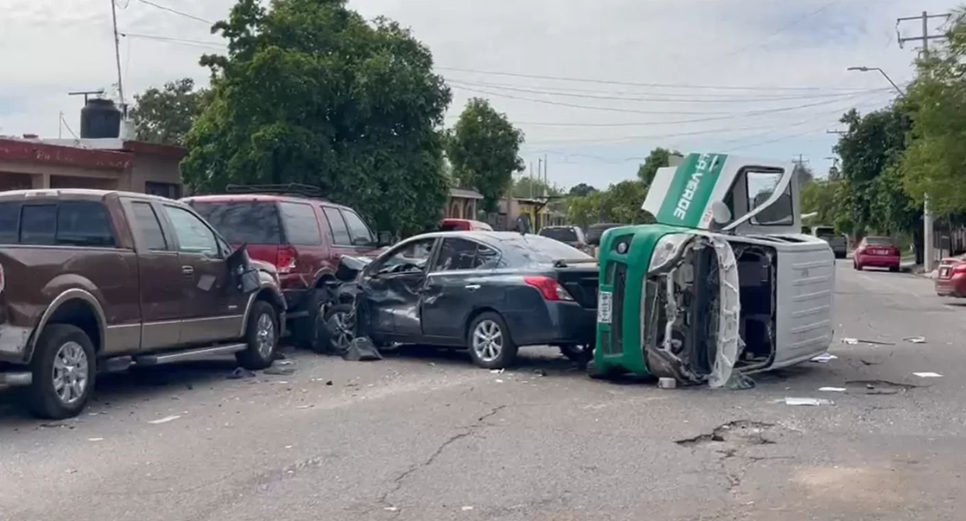 Choque entre sedán y patrulla verde deja dos personas lesionadas en Hermosillo