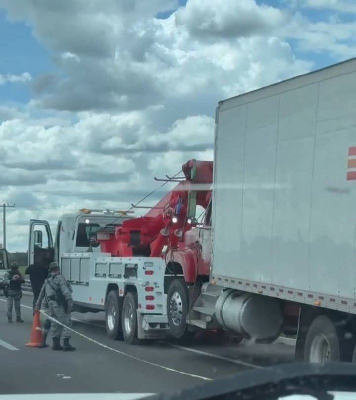 Localizan sin vida a conductor de camión de carga en la Celaya-Querétaro.