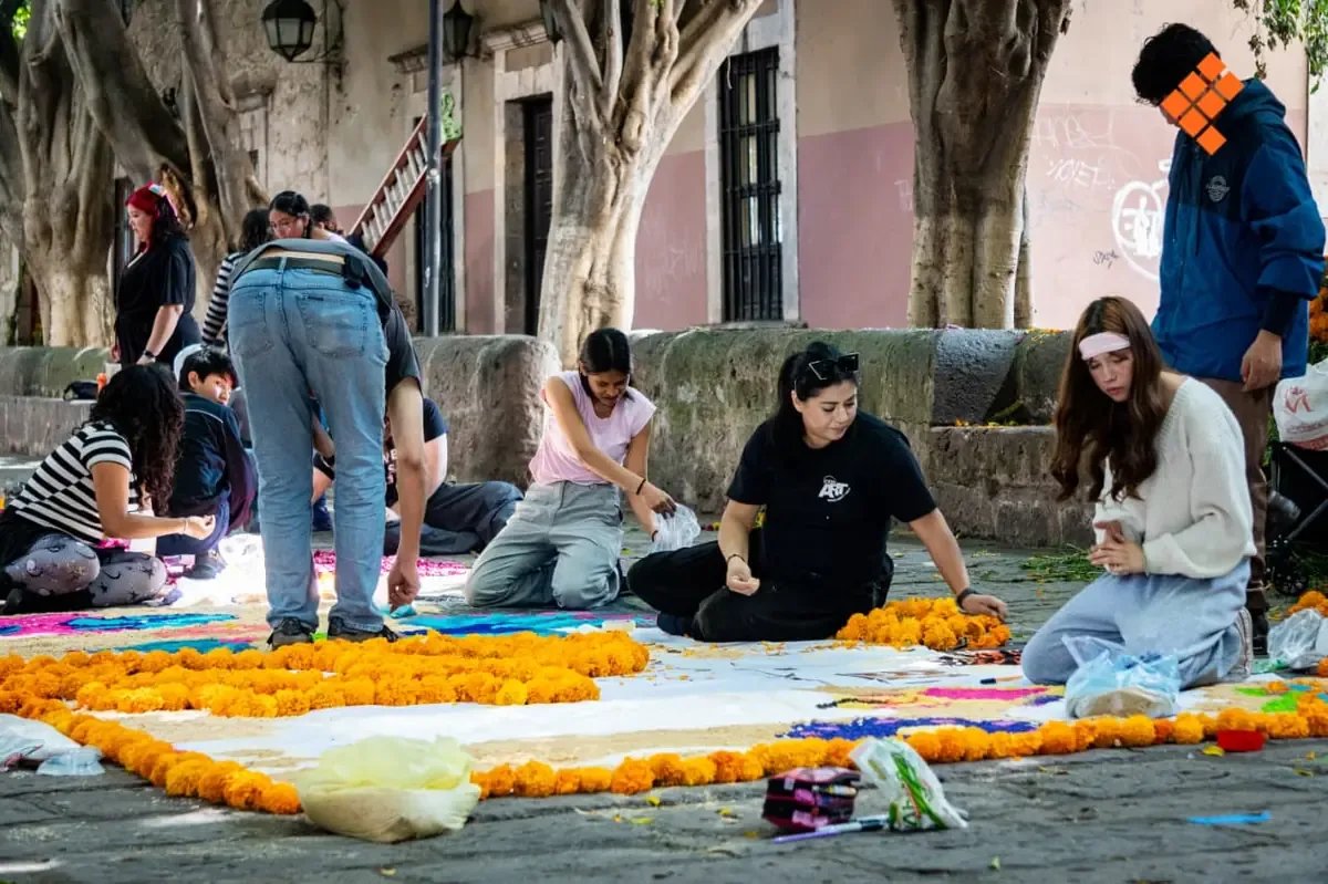 Morelia instala 58 altares y tapetes por Día de Muertos