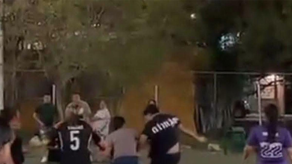 Joven futbolista es golpeada durante premiación en cancha de Monterrey