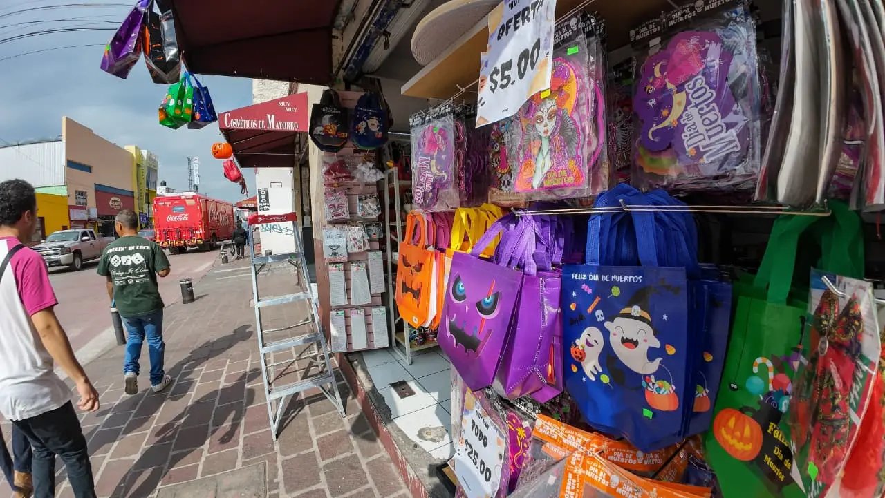 Anticipan comercios de Morelia venta de artículos de Halloween y Día de Muertos