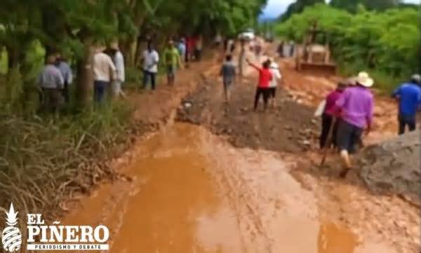 Rescatan a tres pescadores tras naufragio de embarcación y los trasladan a Veracruz