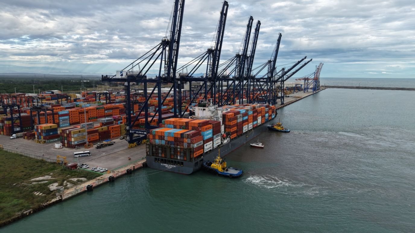 Atienden en Veracruz a Tres Náufragos Rescatados en Yucatán; Hay Uno Desaparecido