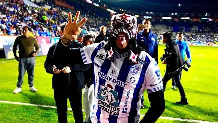 ¿Es de Tuzos? Penta Zero Miedo acompaña al Pachuca en el Estadio Hidalgo para su partido contra Cruz Azul