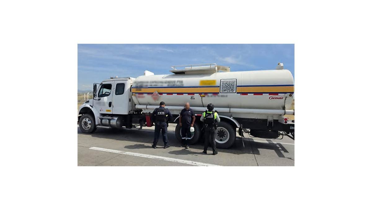 Pipa es detenida en Apaseo el Grande por Policía Estatal de Caminos; aseguran alrededor de 20 mil litros de combustible