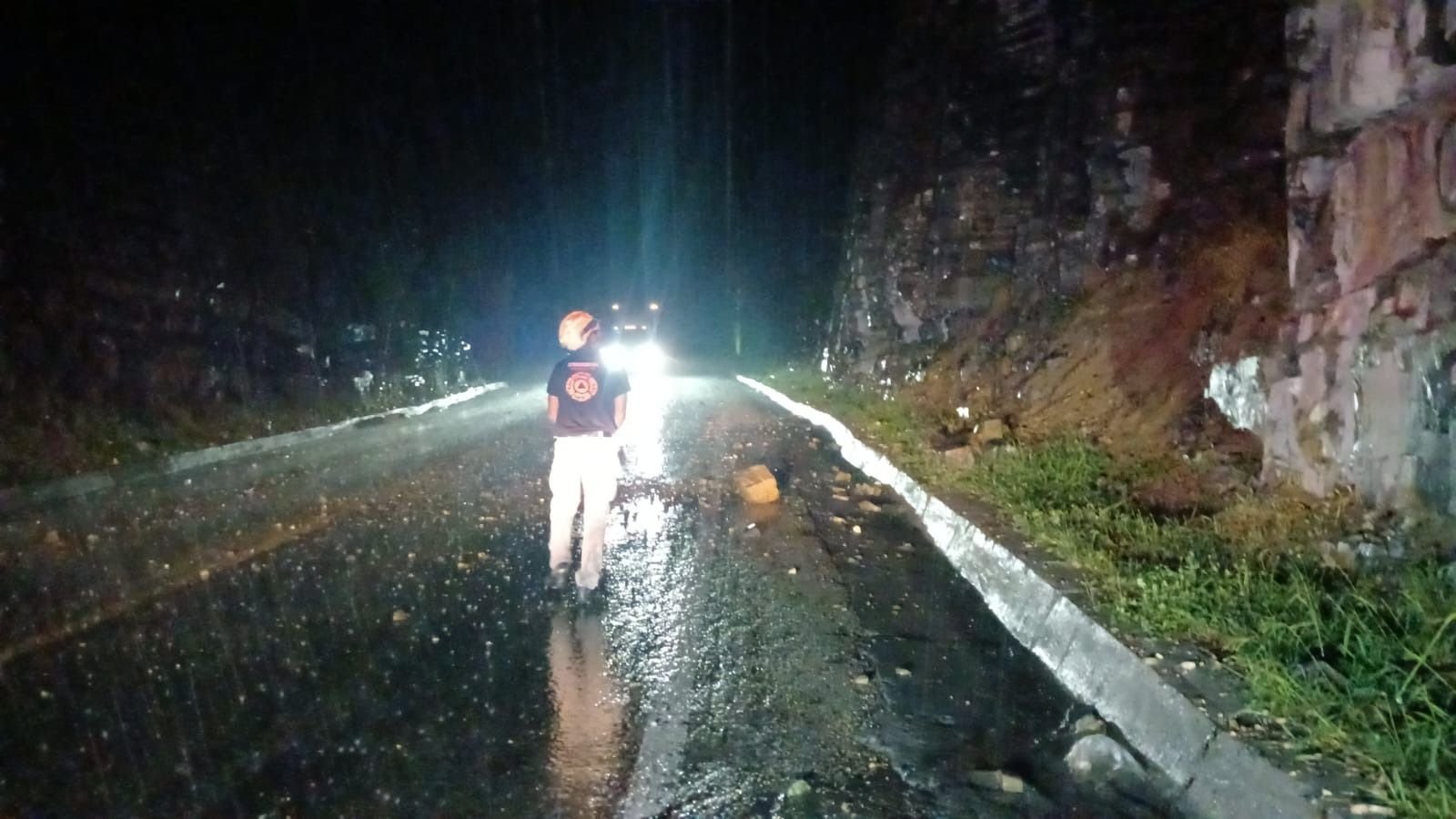 Ingreso del frente frío desata intensas lluvias en Nuevo León