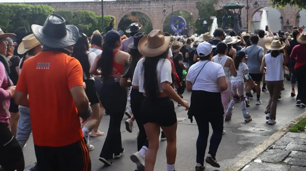 Más de 2 mil corredores participan en Vaquerun 2026 en Morelia