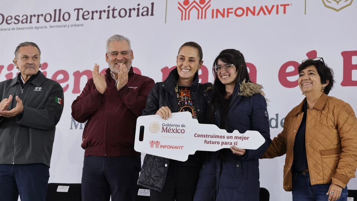 Bedolla y Sheinbaum entregan 931 viviendas a familias en Morelia
