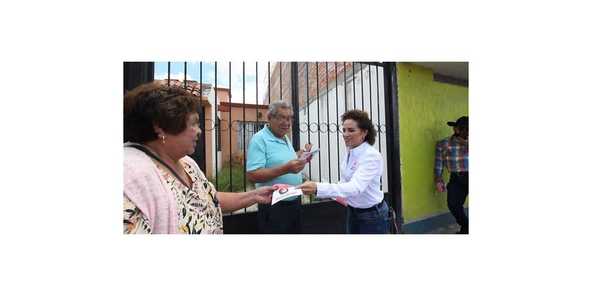 Adriana Meza inicia recorrido por su informe en San Juan del Río